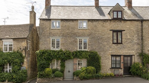 Stow House, Stow-on-the-Wold - sleeps 9 guests in 5 bedrooms