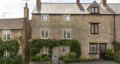 Stow House, Stow-on-the-Wold - sleeps 9 guests in 5 bedrooms