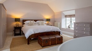 5 bedrooms, desk, iron/ironing board, travel cot - Stow House, Stow-on-the-Wold - sleeps 9 guests  in 5 bedrooms (Stow-on-the-Wold)