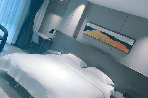 Dalian Jiayan Collection Hotel