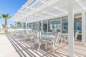 Outdoor dining - Apartment 'Marlavida' with Shared Pool & Wi-Fi (Denia)