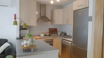 Refrigerador, microondas, horno y parrilla de estufa