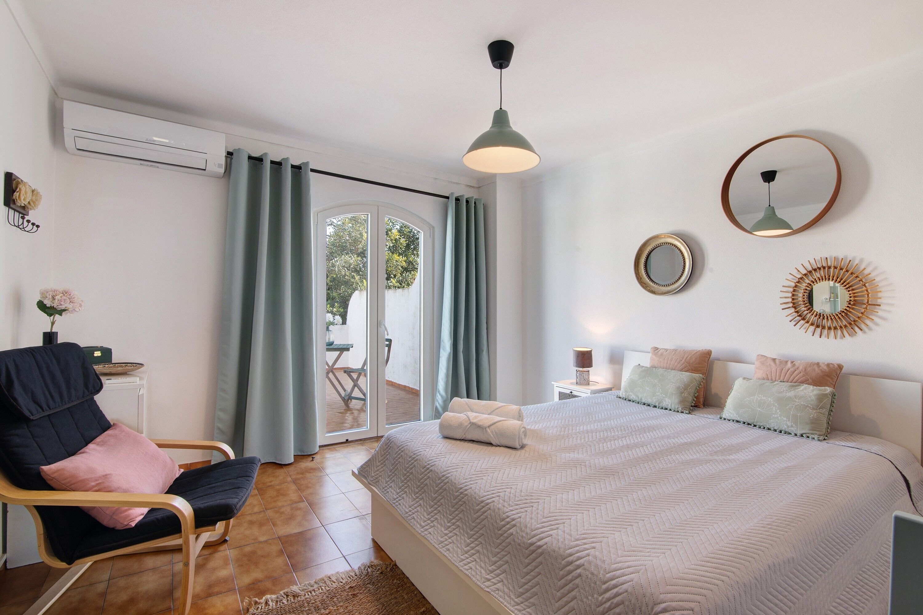 3 bedrooms, iron/ironing board, free WiFi, bed sheets