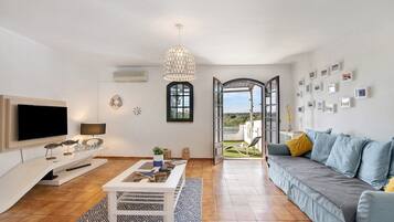 Télévision, chaîne hi-fi