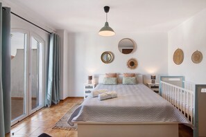3 bedrooms, iron/ironing board, free WiFi, bed sheets