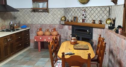 Chalet Cueva de Manuel with Mountain View, Garden & Whirlpool