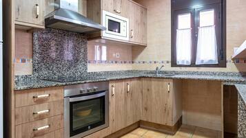 Refrigerador, microondas, horno y lavavajillas