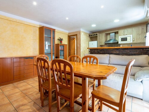 Rustic town house well located 10min beach