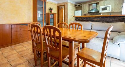 Rustic town house well located 10min beach