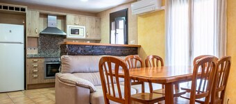 Rustic town house well located 10min beach