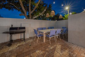 تناول الطعام بالخارج