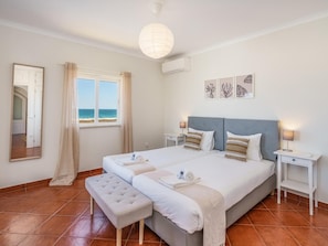 3 bedrooms, iron/ironing board, Internet, bed sheets