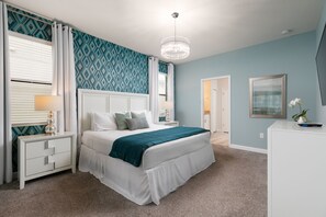 8 bedrooms, iron/ironing board, travel cot, free WiFi - Unforgettable Holiday Escape: Luxurious 8BR Haven, Pv Pool, Movie Room,Themed bd (Davenport)