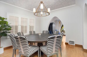 Dining - Villa La Verne (Long Beach)