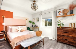 2 bedrooms, iron/ironing board, travel cot, free WiFi