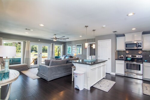 Lakefront Living at the Cove