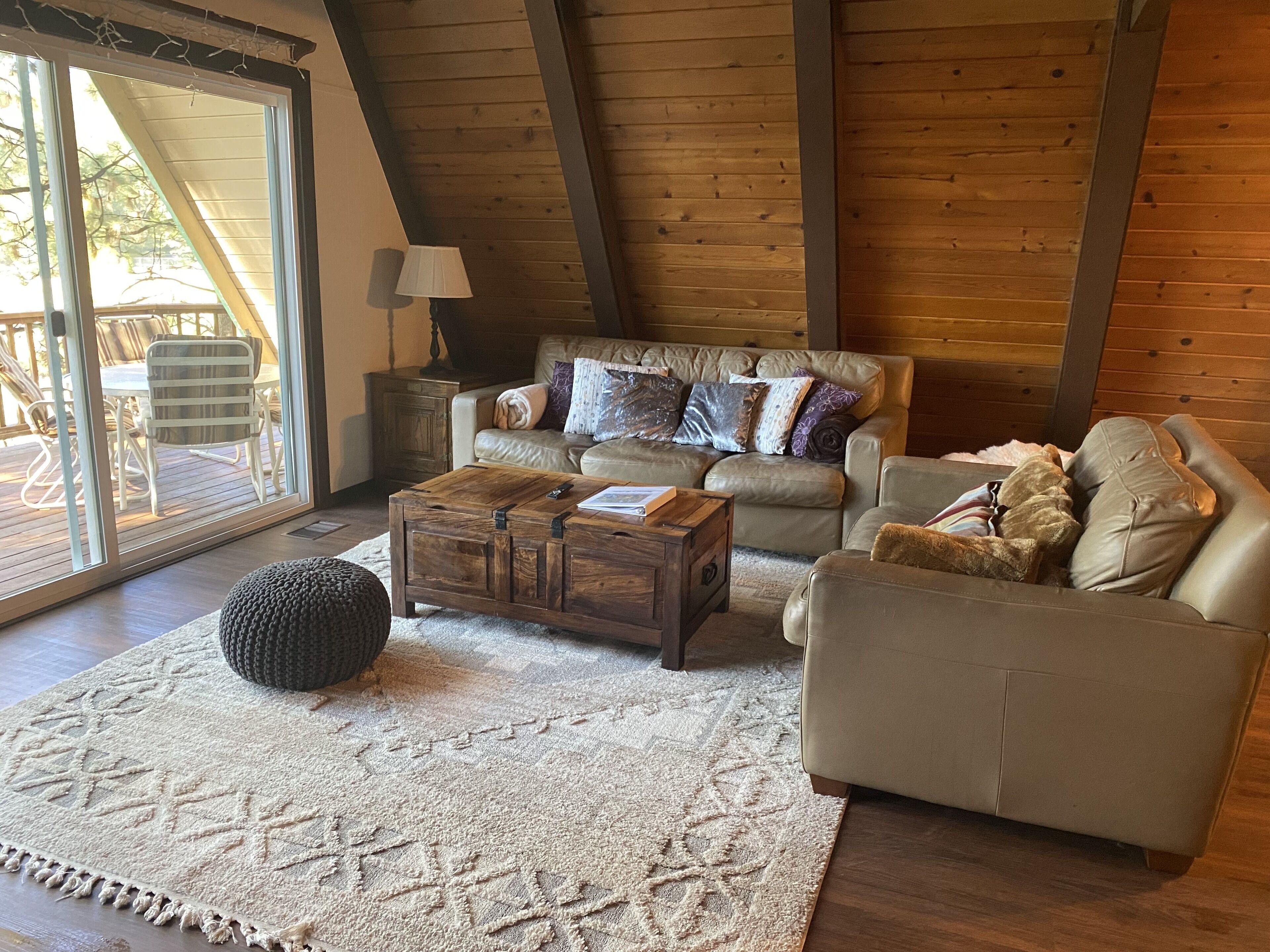 Spacious living room 