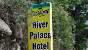 A sign for the River Palace Hotel.
