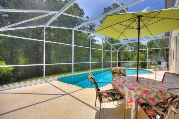 Patio Seating for Guests to Enjoy the Florida Sunshine!