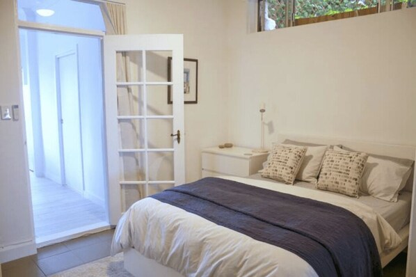 2 عدّة غرف نوم ومكواة/لوح كي وواي فاي وملاءات أسرّة