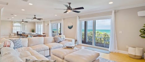 Télévision, livres, espaces bureaux