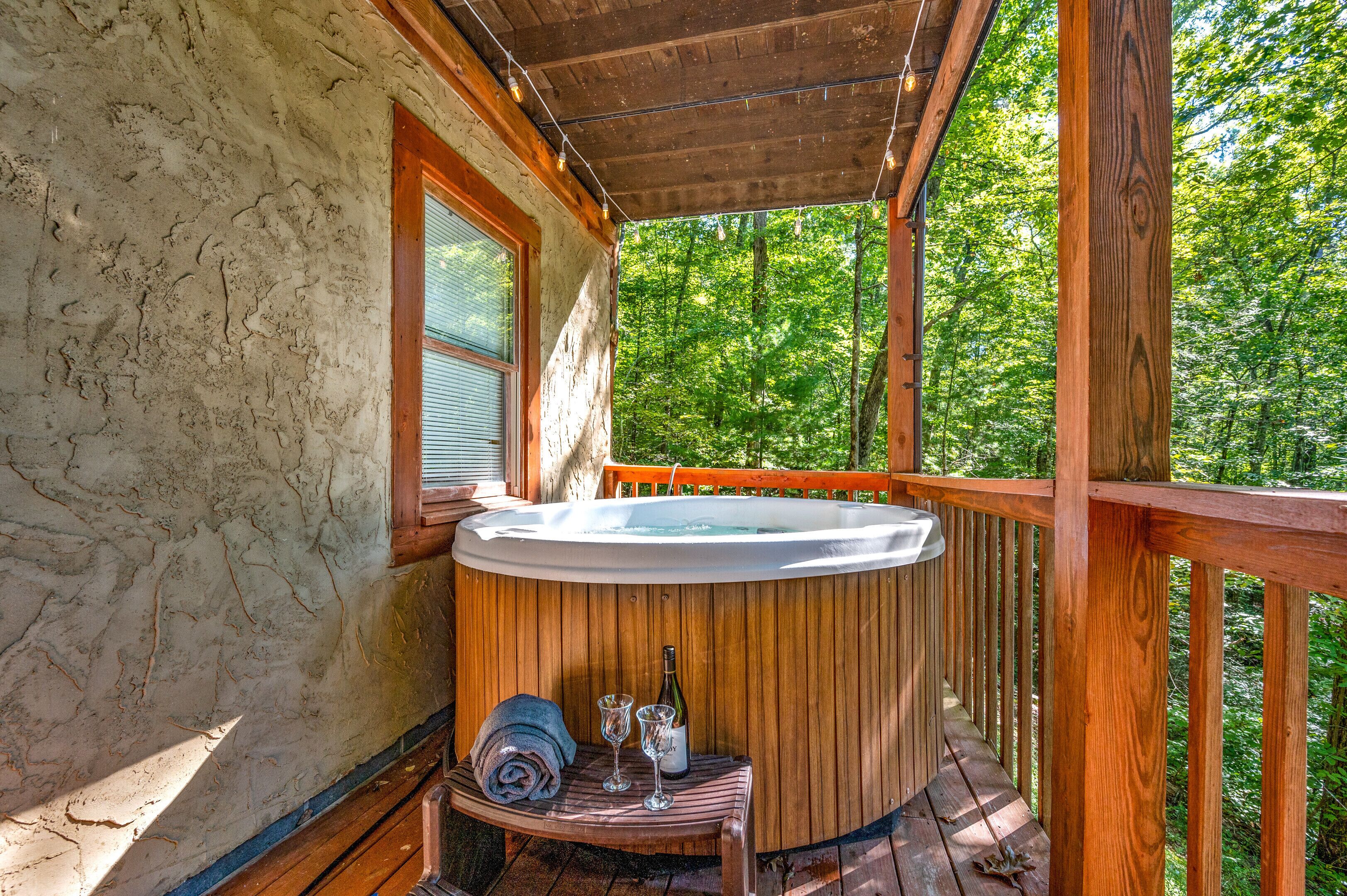 Outdoor spa tub