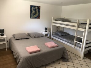 5 bedrooms, iron/ironing board, free WiFi, bed sheets - Large apartment above the stables open all year round (Durbans)