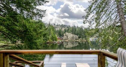 Lakefront remodeled home, Amazing Views of Mercer Lake, Dock, Kayaks