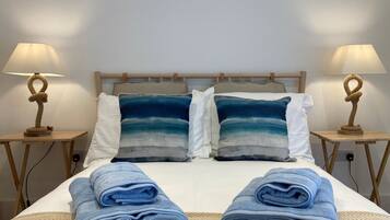 2 bedrooms, iron/ironing board, travel cot, free WiFi