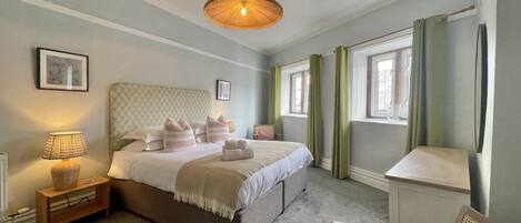 2 makuuhuonetta, silitysrauta/-lauta, Wi-Fi, vuodevaatteet