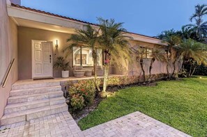 Exterior - Waterfront Vacation Villa (Fort Lauderdale)