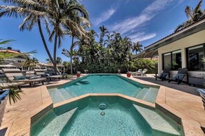 Outdoor pool - Waterfront Vacation Villa (Fort Lauderdale)