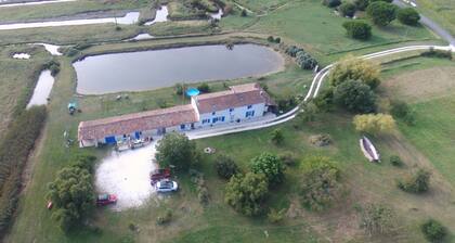 Gßte au calme sur propriété de 2 ha avec étang à 10 mn de l'océan