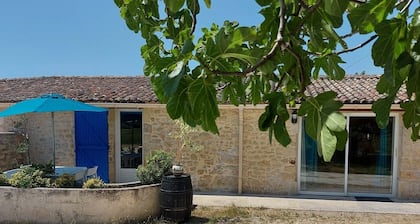 Quiet gîte on 2 ha property with pond, 10 mins from the ocean