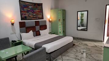 1 bedroom, desk, free WiFi, bed sheets