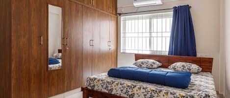 Deluxe Apartment | 2 bedrooms, desk, soundproofing