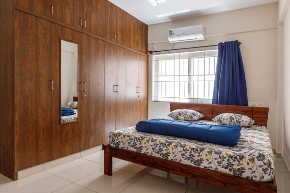 Apartamento luxo | 2 quartos, escrivaninha, quartos à prova de som