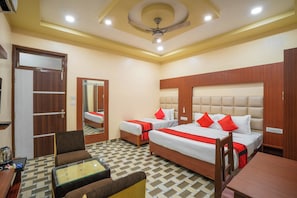 Suite estudio Deluxe | Ropa de cama de alta calidad y muebles diferentes 