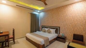 Premium Room | Premium bedding, individually furnished, laptop workspace