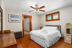 4 Schlafzimmer, Schreibtisch, Bügeleisen/Bügelbrett, WLAN