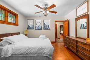 4 camere, una scrivania, ferro/asse da stiro, Wi-Fi