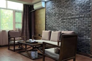 Room - Pineapple Hotel (Linshu)