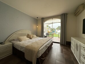 In-room safe, bed sheets -  VPX Hoteles Cieneguilla (Cieneguilla)