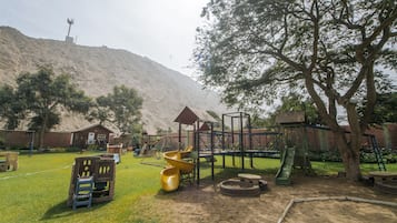 Children’s play area – outdoor