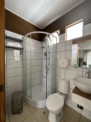 Deluxe Room | Bathroom | Towels