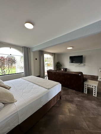 Caja de seguridad en la habitación y ropa de cama . VPX Hoteles Cieneguilla