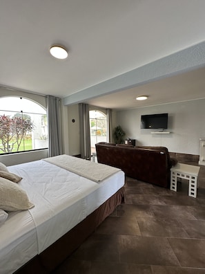 Chambre Deluxe | Coffres-forts dans les chambres, draps fournis