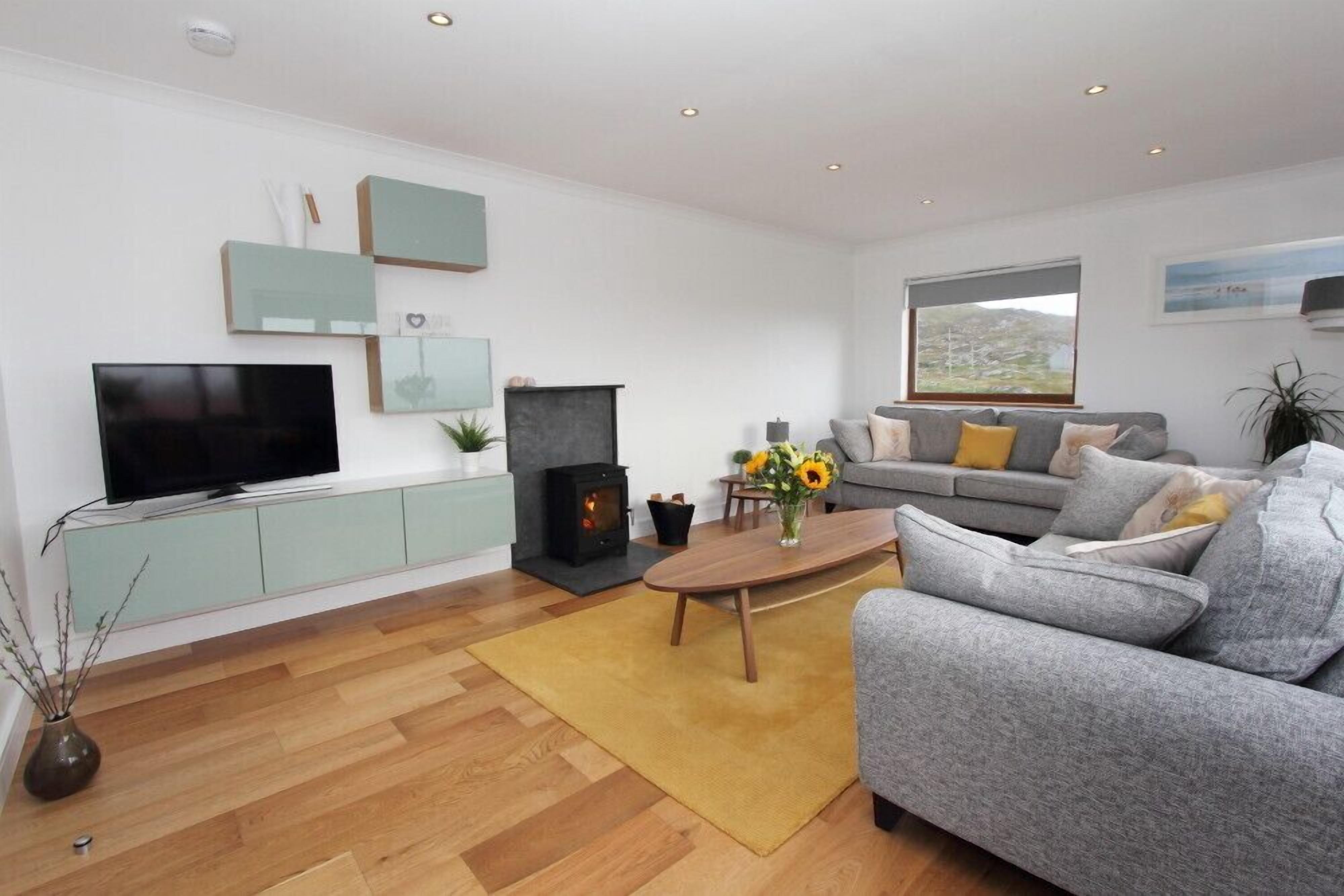 Conan Mara, Pet Friendly, With Open Fire In Eriskay, South Uist - Outer Hebrides