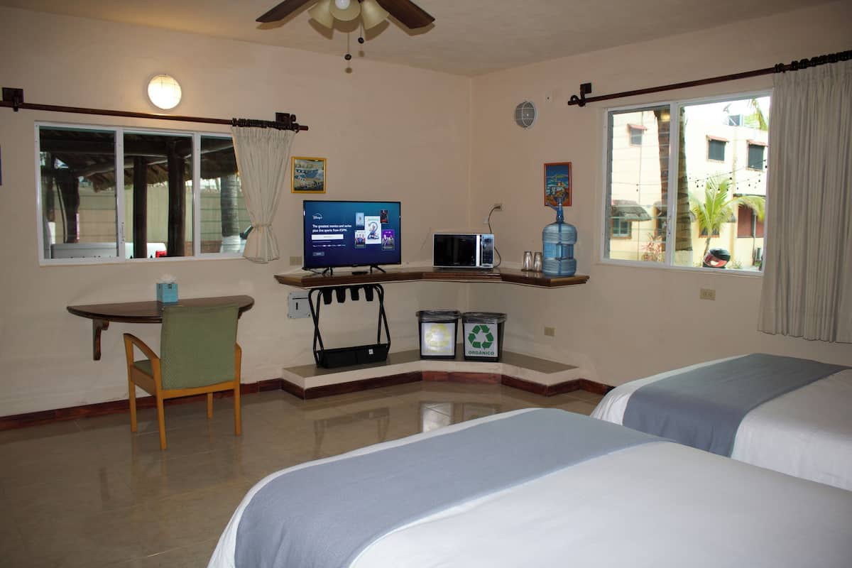 Chambre classique double, vue sur la cour intérieure | Fer et planche à repasser, accès au Wi-Fi (inclus), literie fournie