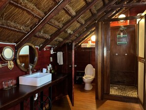 Exclusive Tree House | Bathroom